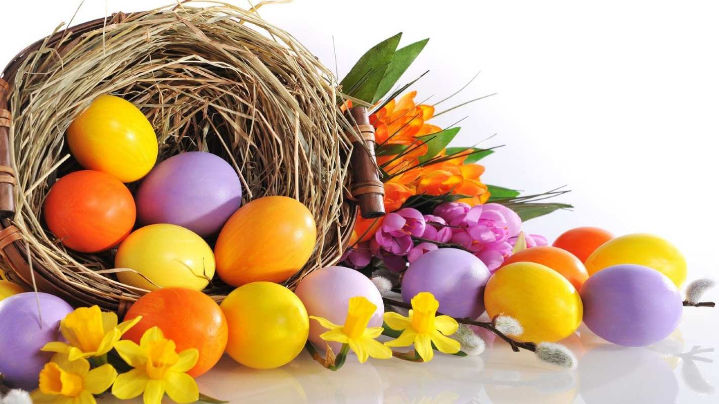 Открытка гнездо из соломы полное яиц  пасха  Happy Easter 